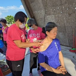 112年水圳漫漫300年-歌詠水圳音樂會-法自然拉筋拍打伸展